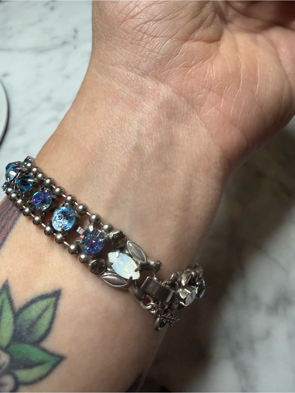 Signed Sorrelli Blue Aurora Borealis Crystal Rhinestone Bracelet Silver Tone - Picture 8 of 8